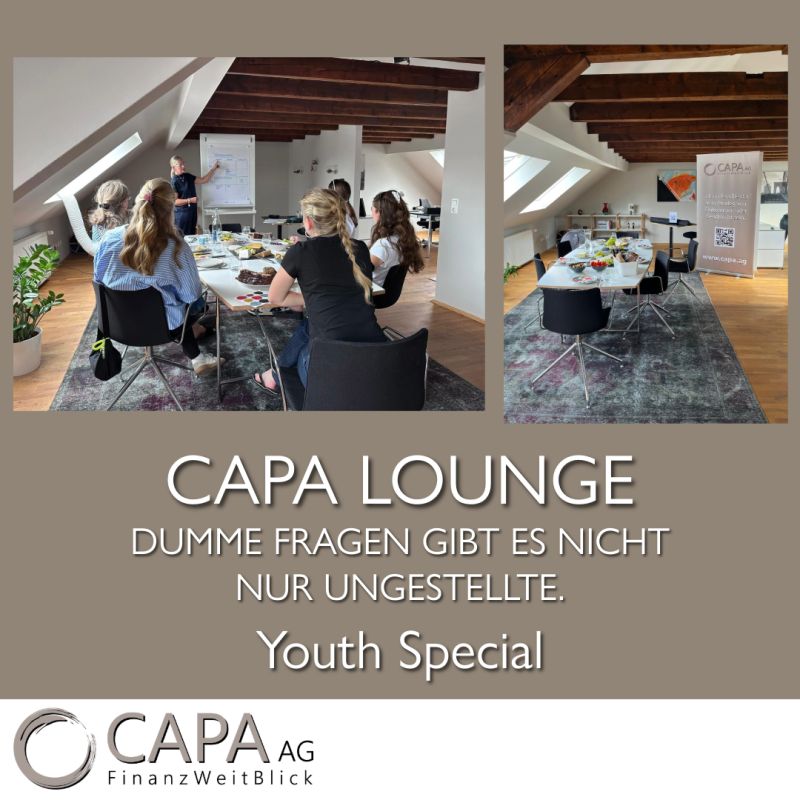 Youth Special Meetingraum – einmal mit und einmal ohne Teilnehmerinnen. Dadrunter folgender Text: CAPA Lounge – dumme Fragen gibt es nicht – nur ungestellte. Youth Special. Links unten das CAPA AG Logo