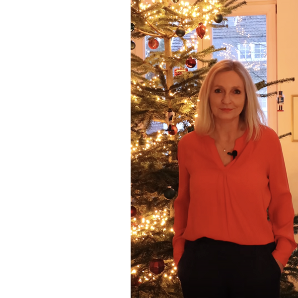 Coleen Trebschick, im Hintergrund ein Weihnachtsbaum